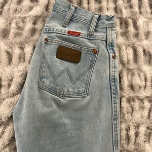 Cowboy Cut Women’s Light Wash Wranglers